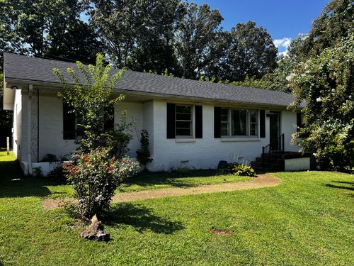 401 S Pawnee Dr, Springfield, TN, 37172-2208 | Card Image