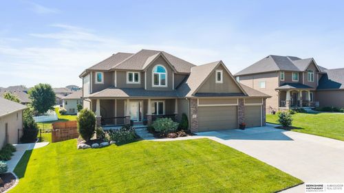 6829 Park Crest Dr, Papillion, NE, 68133-2114 | Card Image