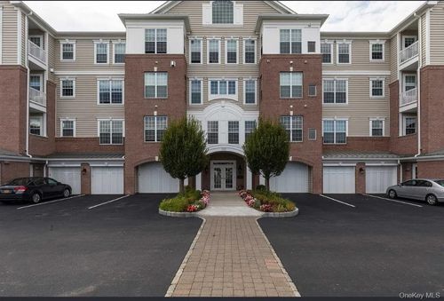 145 Regency Dr, Fishkill, NY, 12524-4935 | Card Image