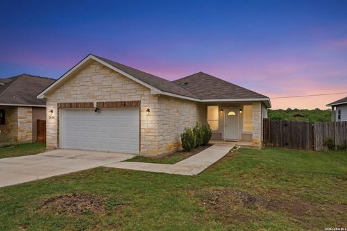 7618 Bit Cir, Elmendorf, TX, 78112-9777 | Card Image