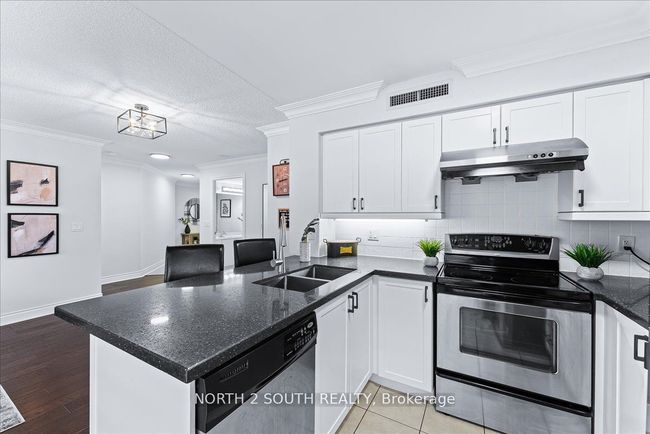 203 - 7 N Park Rd, Condo with 2 bedrooms, 2 bathrooms and 1 parking in Vaughan ON | Image 4