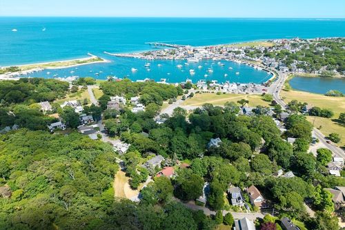 27 Laurel Ave, Oak Bluffs, MA, 02557-7000 | Card Image