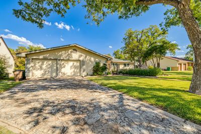 1306 S Monroe St, Home with 4 bedrooms, 4 bathrooms and 2 parking in San Angelo TX | Image 3