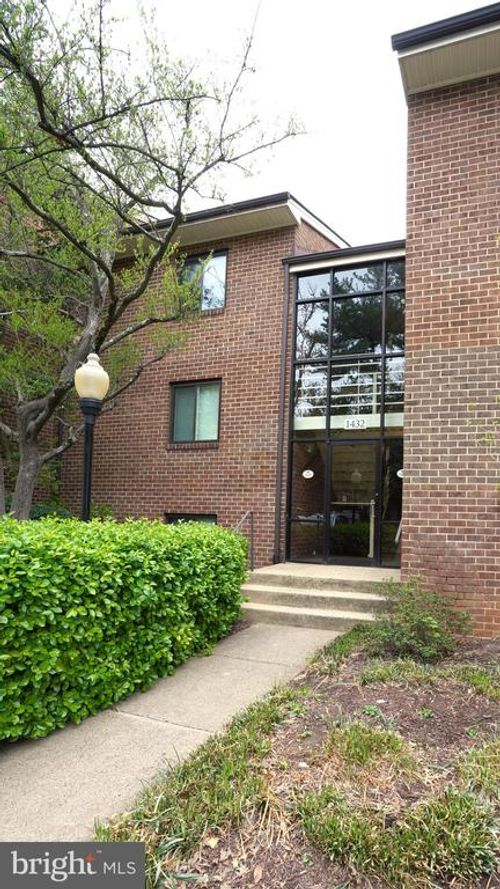 32-1432 Northgate Sq, RESTON, VA, 20190-3748 | Card Image
