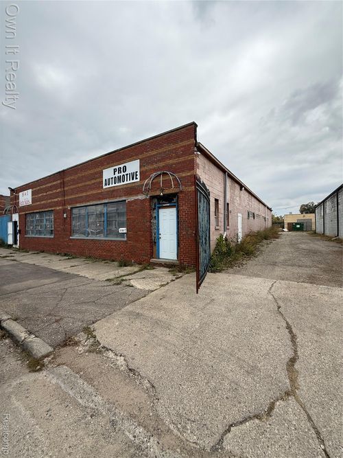 8843 Mark Twain St, Detroit, MI, 48228-2310 | Card Image