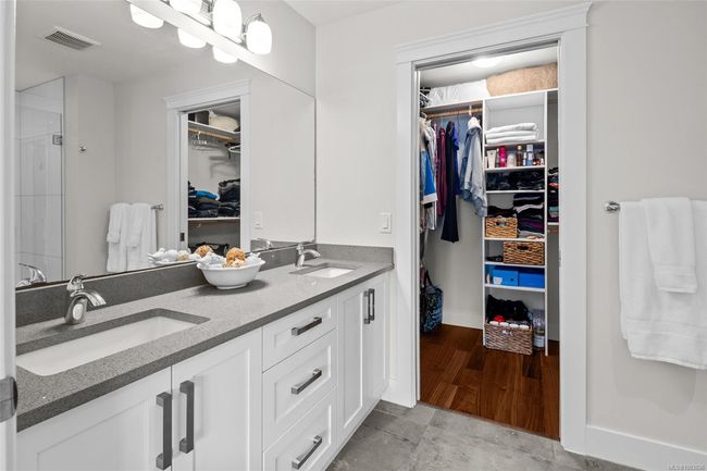 Full bathroom with a spacious closet and double vanity | Image 37