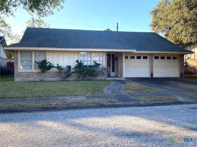 103 Cumberland Gap, House other with 3 bedrooms, 2 bathrooms and null parking in Victoria TX | Image 2