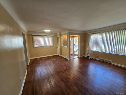 9315 San Jose, Redford, MI, 48239-2321 | Card Image