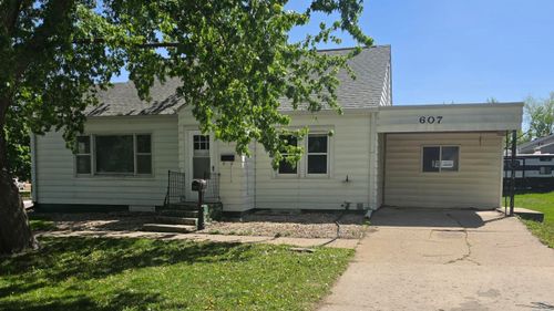 607 Central Ave Ne, Orange City, IA, 51041 | Card Image