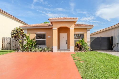 8117 Nw 199th Ter, Hialeah, FL, 33015-6371 | Card Image
