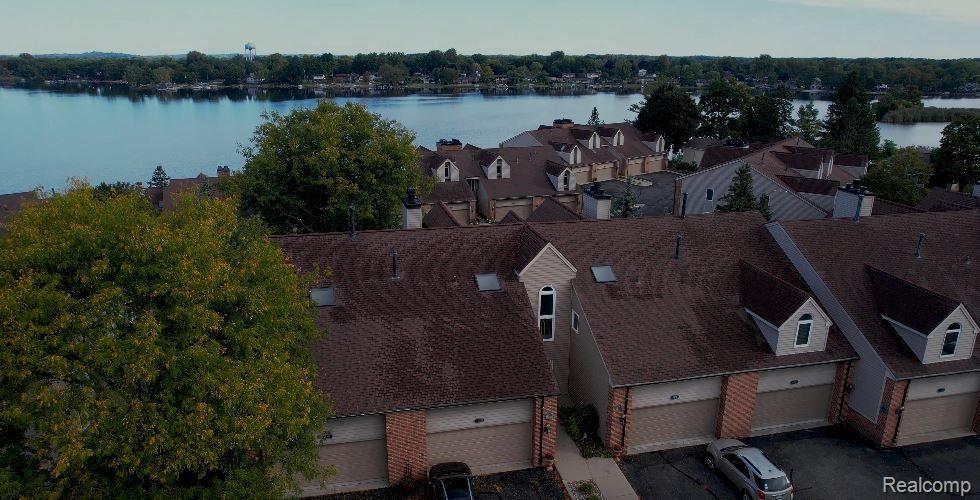 Loon Lake Ct, Waterford, MI 48329