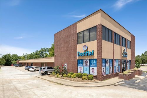 902 Sw 2nd St, Bentonville, AR, 72712-5023 | Card Image