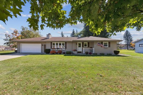 1565 Parkway Dr, Caro, MI, 48723-1336 | Card Image