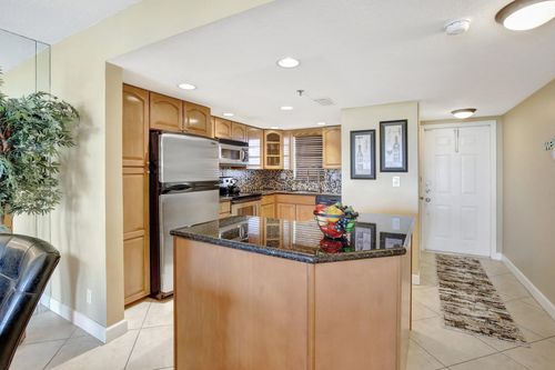 apt-705-3300 W Rolling Hills Cir, Davie, FL, 33328-1947 | Card Image