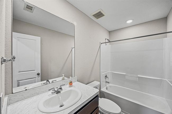 Guest Bath | Image 18