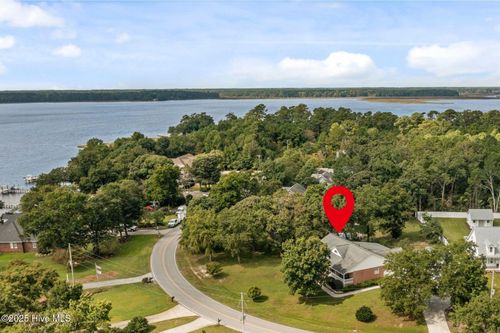 157 White Oak Bluff Rd, Stella, NC, 28582-9707 | Card Image