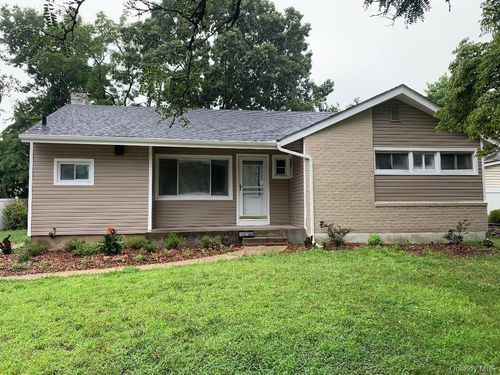 402 Leslie Ln, Uniondale, NY, 11553-2016 | Card Image