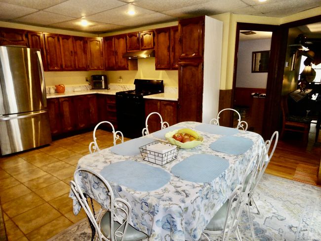 409 N Main St, Home with 5 bedrooms, 2 bathrooms and null parking in Winsted CT | Image 7
