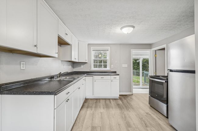 108 S 8 Th St, Home with 0 bedrooms, 0 bathrooms and 6 parking in Hebron OH | Image 7