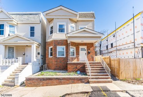 204 19th Ave, Irvington, NJ, 07111-3715 | Card Image