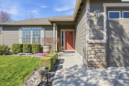 5504 W 20th Ave, Kennewick, WA, 99338-2526 | Card Image