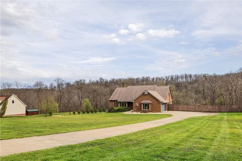 944 Lowber Rd, Irwin, PA, 15642-4945 | Card Image