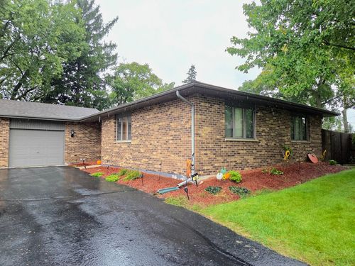 740 Tara Dr, Woodstock, IL, 60098-7001 | Card Image