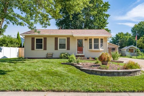 1622 Hitching Post Ln, Davenport, IA, 52806-3625 | Card Image