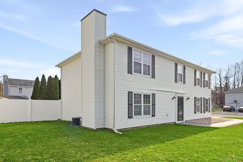 8 Eagle Ln, Poughkeepsie, NY, 12601-1203 | Card Image