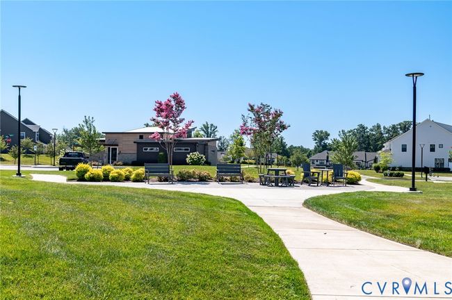 View of home's community with a lawn and a residential view | Image 28