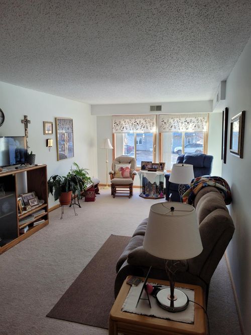 104-912 Hawthorne St, Alexandria, MN, 56308-1889 | Card Image