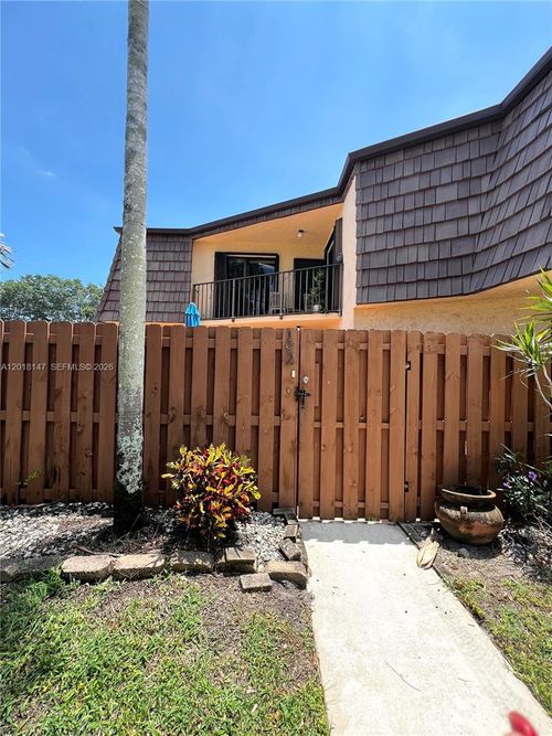 192-192 Springdale Cir, Palm Springs, FL, 33461-6327 | Card Image