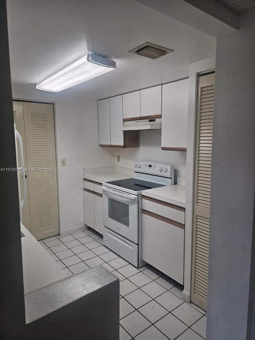 apt-1025-9799 Westview Dr, Coral Springs, FL, 33076-2542 | Card Image