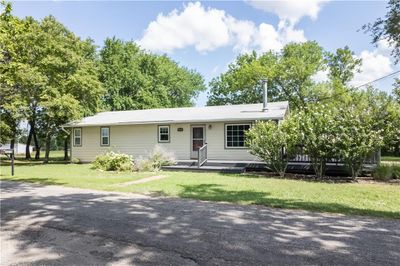 Single story home featuring a front yard | Image 1