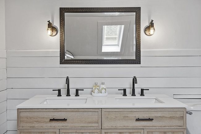 62 Maple St, House other with 3 bedrooms, 2 bathrooms and 4 parking in Acton MA | Image 29