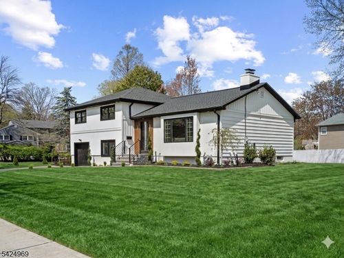 22 Radburn Rd, Glen Rock, NJ, 07452-3417 | Card Image