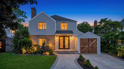 6 Ash Ln, Valley Stream, NY, 11581-1702 | Card Image