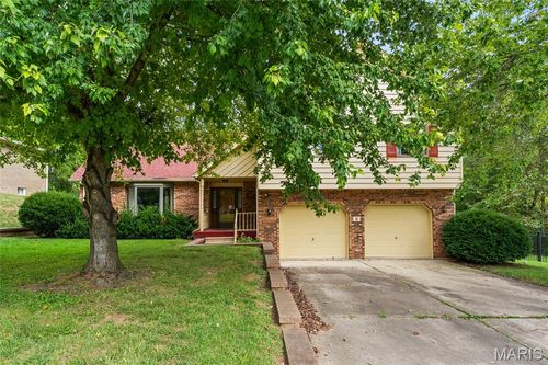 2 Estates View Dr, Fairview Heights, IL, 62208-1715 | Card Image