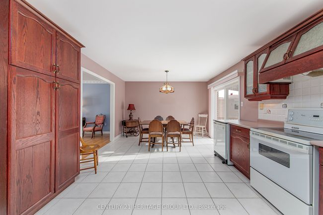 70 Moore Ave, House other with 4 bedrooms, 3 bathrooms and 9 parking in Everett ON | Image 10