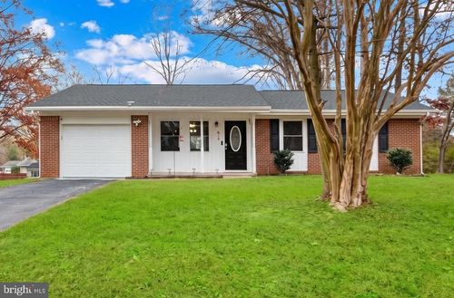 813 Sherwood Ln, FREDERICKSBURG, VA, 22407-6915 | Card Image