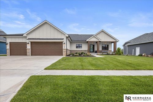 142 E Curtis Street, Wahoo, NE, 68066-9999 | Card Image