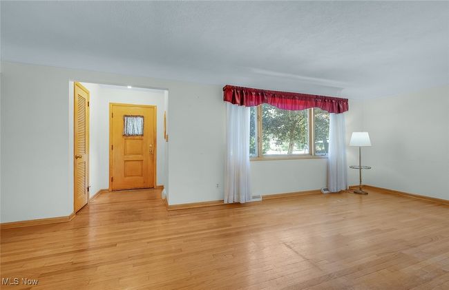 7500 Stearns Rd, House other with 3 bedrooms, 2 bathrooms and null parking in Olmsted Twp OH | Image 11