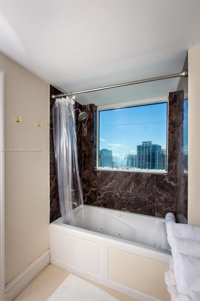 APT-3106 - 1250 S Miami Ave, Condo with 3 bedrooms, 2 bathrooms and null parking in Miami FL | Image 43