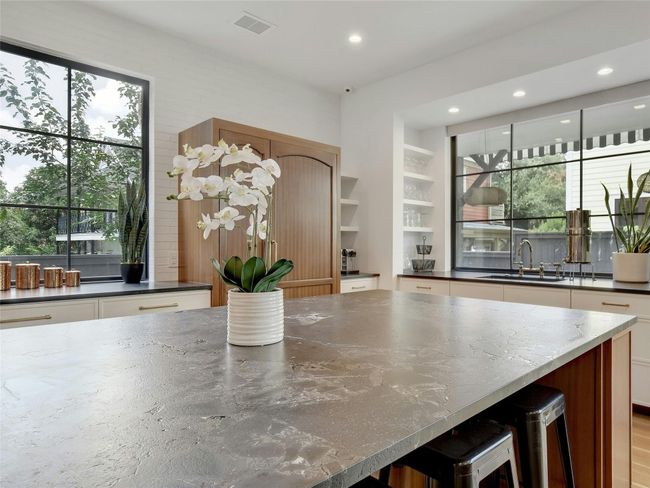 1003 E 14 Th St, House other with 3 bedrooms, 3 bathrooms and 2 parking in Austin TX | Image 12