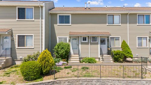 215-215 Monticello Dr, Branford, CT, 06405-4169 | Card Image