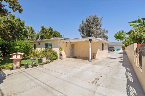 3855 W 107th St, Inglewood, CA, 90303-2121 | Card Image