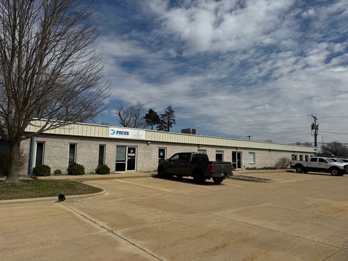 4374 State St, Bettendorf, IA, 52722-6245 | Card Image