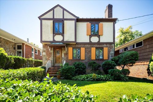21110 34th Rd, Bayside, NY, 11361-1513 | Card Image