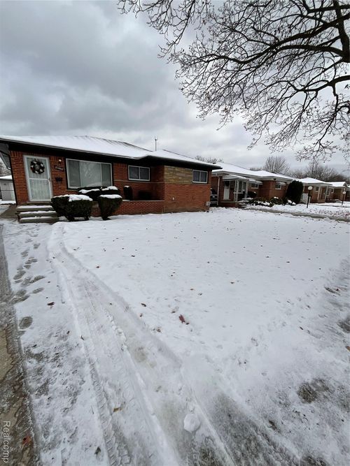 21650 Kipling St, Oak Park, MI, 48237-2753 | Card Image