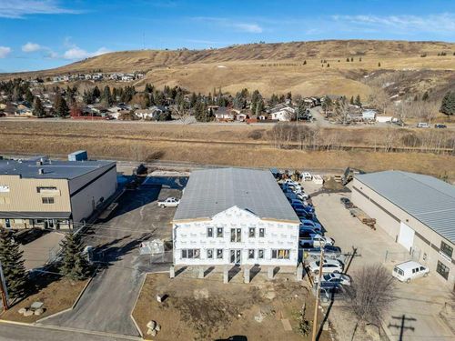 1-38 Griffin Industrial Point E, Cochrane, AB, T4C0A3 | Card Image